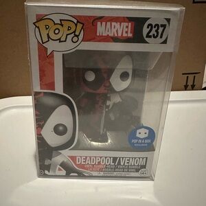 Marvel Funko Pop! Deadpool/Venom Vinyl Figure Pop in a box exclusive 237